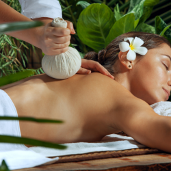 Thaise Massage + Kruidenbal Massage